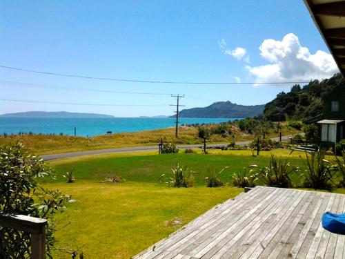 Beachfront Bach - Rings Beach Bach - Matarangi