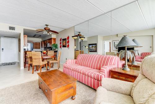 Surfside Condo 503 2 Bedrooms Pool Access Grill Area BluRay Sleeps 4 - image 11