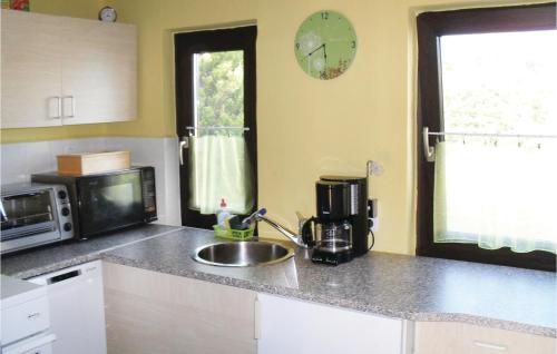 virtuve, Holiday Home Am Scharbowsee K in Mustin