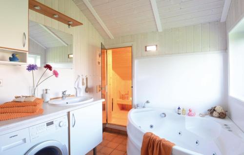 Bathroom, Strandblick 33 Q in Brodersby