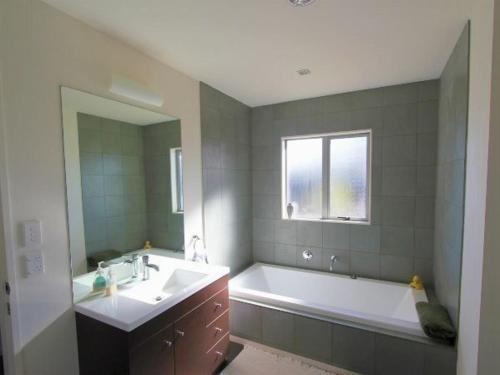 Carrot Cake Chalet - Ohakune