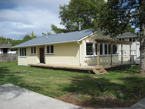 Twin Oaks - Ohakune Holiday Home