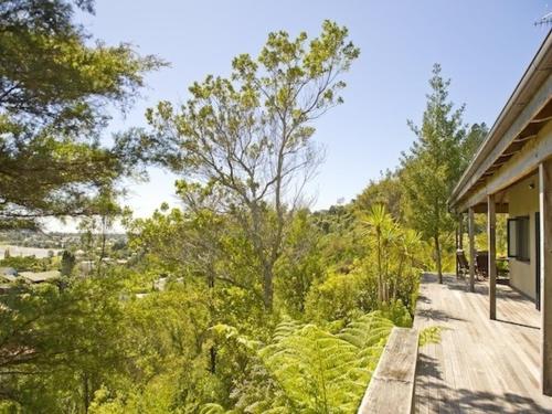 外部景觀, Treetop Oasis - Tairua Executive Holiday Home in 泰魯阿