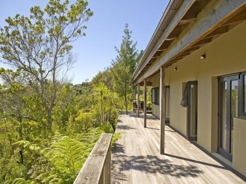 外部景觀, Treetop Oasis - Tairua Executive Holiday Home in 泰魯阿