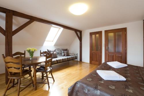 One-Bedroom Apartment with Castle View image 4