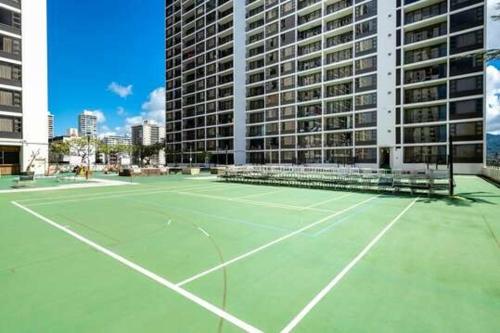 Deluxe Studio Condos Near Waikiki Beach - Free parking & outdoor pool - image 14