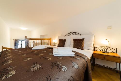 Two-Bedroom Apartment with Castle View image 4