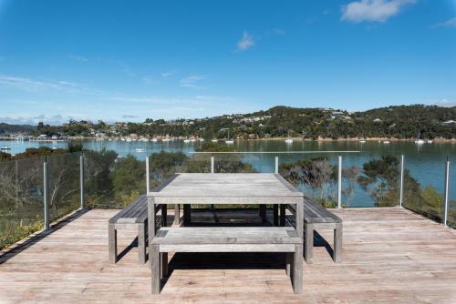 B&B Opua - The Tide Watcher - Okiato Holiday Home - Bed and Breakfast Opua