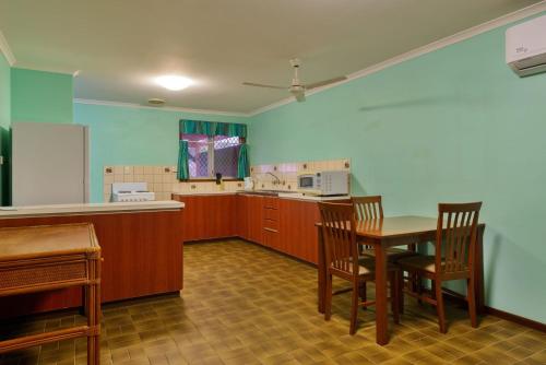 . 4 1 Maidstone Crescent