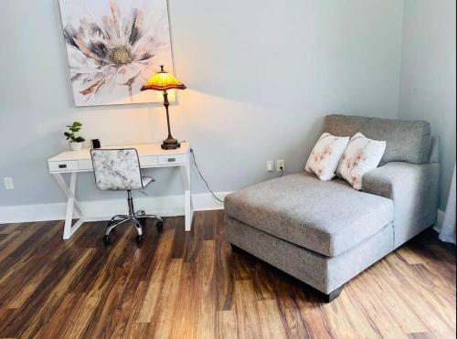 CHERRY STREET LUXURY- SHOPPING-DINING-BY DOWNTOWN AND HOSPITALs in Tulsa, USA
