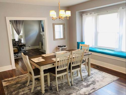 CHERRY STREET LUXURY- SHOPPING-DINING-BY DOWNTOWN AND HOSPITALs in Swan Lake