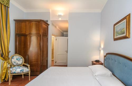 Double or Twin Room with View image 3