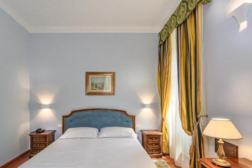 Double or Twin Room with View image 2