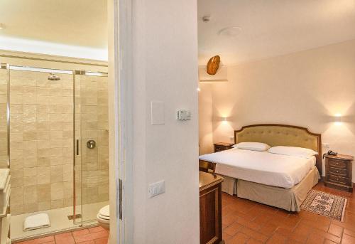 Double or Twin Room with View image 5