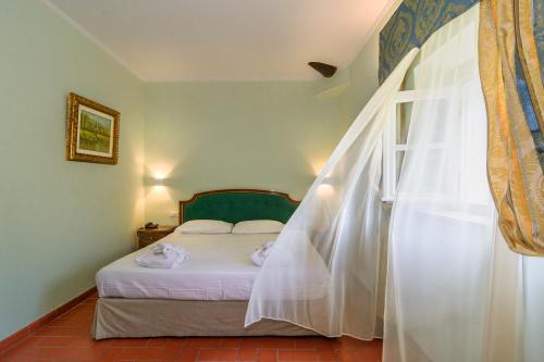 Deluxe Room image 8