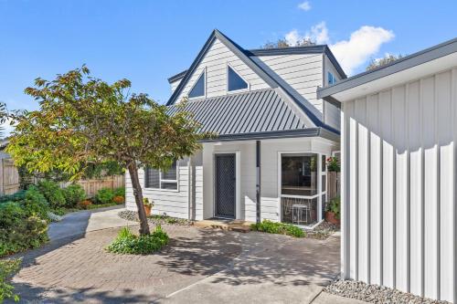 Sandy Feet - Papamoa Beach Holiday Home