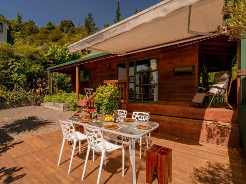 Ngoại cảnh khách sạn, Cedar Cottage - Tairua Holiday Home in Tairua