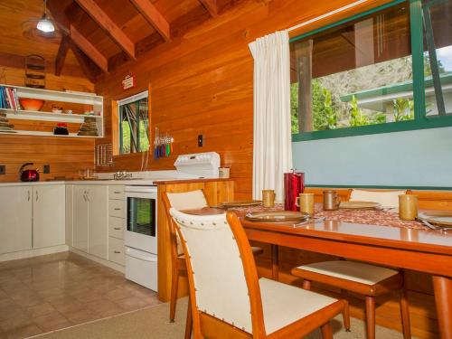 Ngoại cảnh khách sạn, Cedar Cottage - Tairua Holiday Home in Tairua