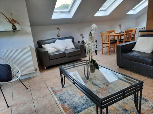 2 Bed House - Sleeps 6 - Parking - Wifi in Rostrevor