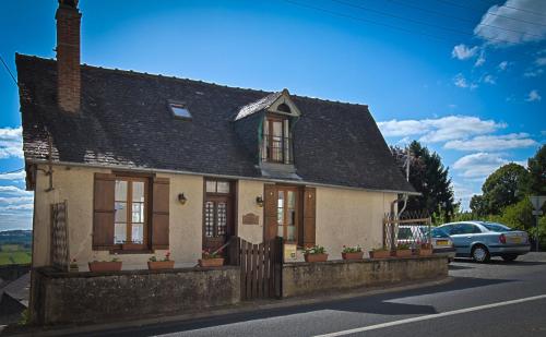 La Petite Maison, Vignols gîte à louer Saint-Bonnet-la-Rivière