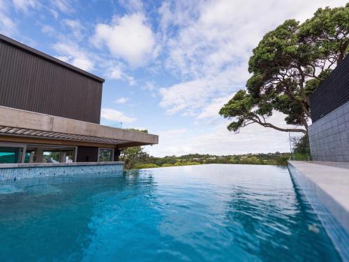 Hotellet från utsidan, Moonlit Knights - Tutukaka Holiday House in Tutukaka