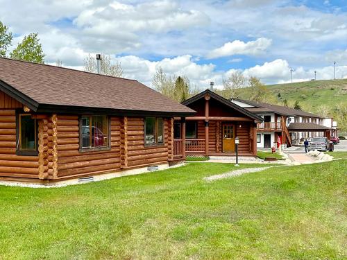 Beartooth Hideaway Inn & Cabins