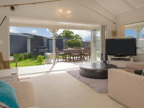 Best at The Beach - Whangamata Holiday Home, Whangamata (photo 3)