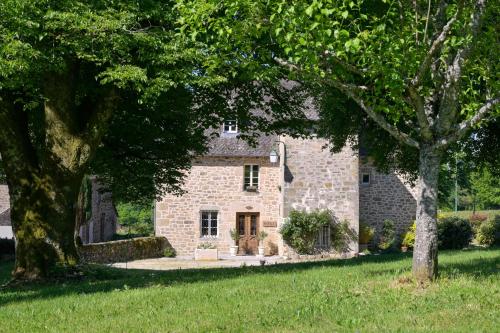 Exterior view, Domaine du Vidal in Camps-Saint-Mathurin-Léobazel