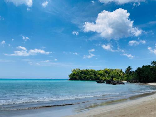 ชายหาด, Bella Vista in ลาส เทอเรนาส