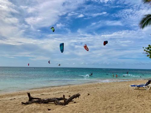 ชายหาด, Bella Vista in ลาส เทอเรนาส