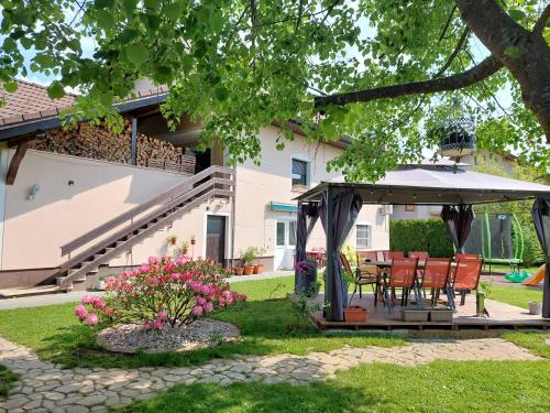 . Studio apartma Žirovnik
