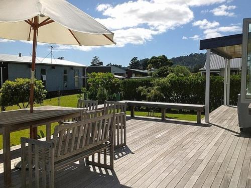 Kowhai Retreat - Matarangi Holiday Home