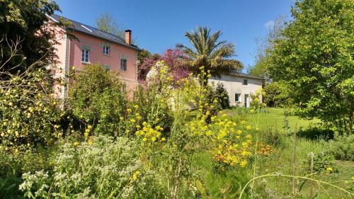  Apartamentos La Collada, Unterkunft in San Pelayo de Tehona