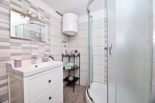 kopalnica, Apartment Mediterranean in Sveti Petar