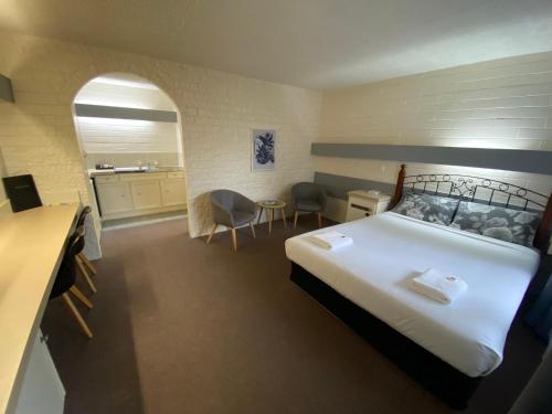 . Mahogany Motel Warrnambool