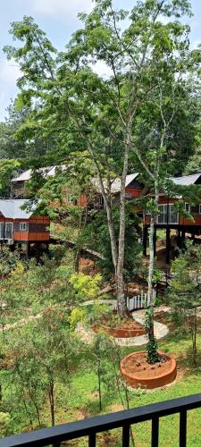 A környék, Santhi Hill View Resort in Aadit