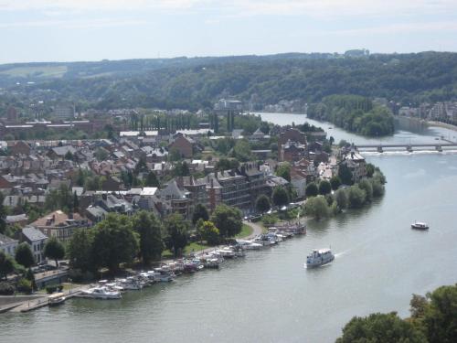 B&B Le Petit Atelier Du 44b chambre d'hôte Moustier-sur-Sambre