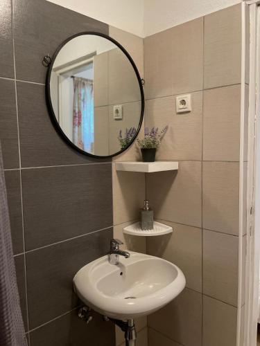 Studio Apartment image 4
