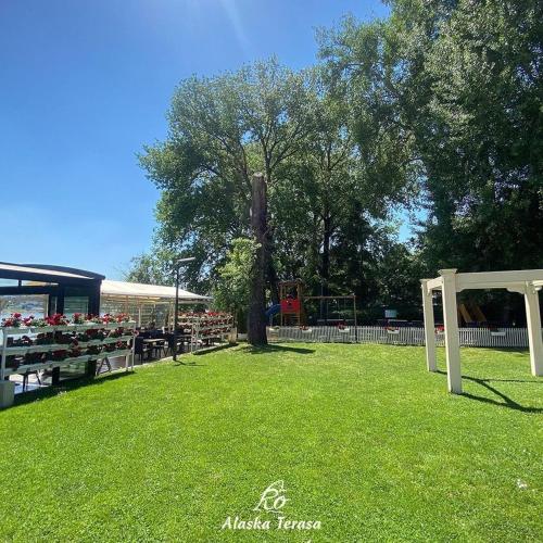 Tourist Resort Ribarsko Ostrvo in Liman