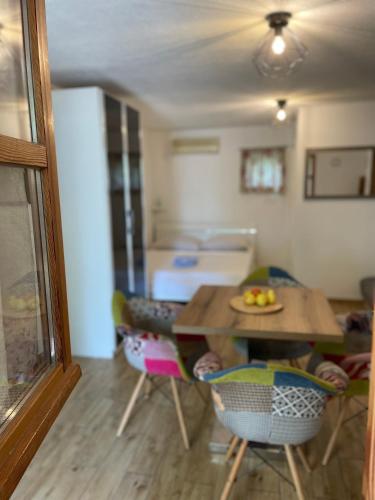 Studio Apartment image 9