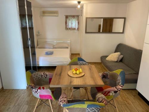 Studio Apartment image 10