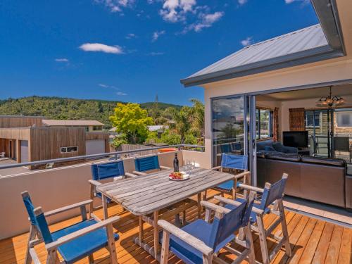 Coral Castle - Whangamata Holiday Home