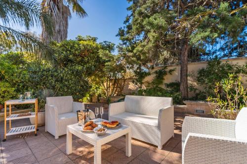  Garden view near the sea, Pension in Lecce