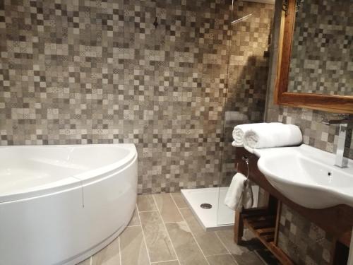 Three Rivers Hotel - image 11