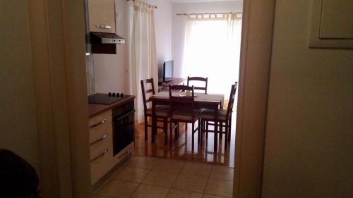 One-Bedroom Apartment image 2