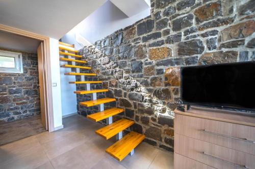 TerraZeus - Stone House Beachfront 3