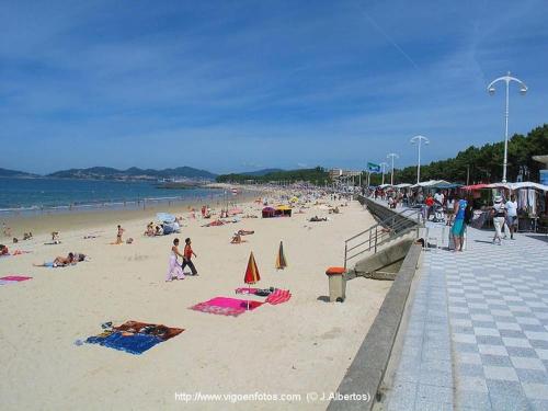 Apto. reformado primera linea playa de Samil, Vigo photo