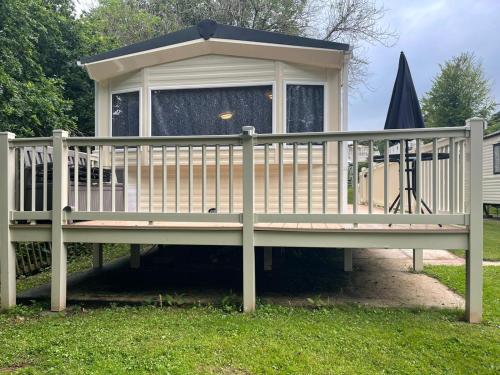 Hoburne Devon Bay beautiful 3 bedroom static caravan with decking