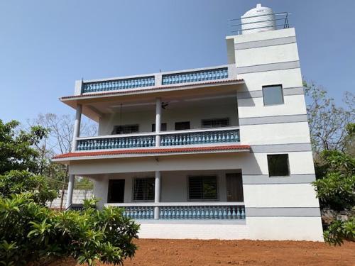 Mountain Meadow — Hotel in Dahanu