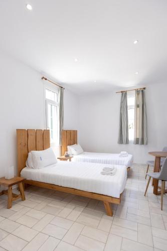 Studio (2 Adults) image 9